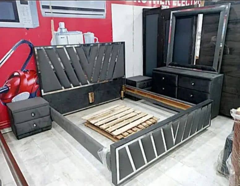 King Bed with side tables/03019225195 4