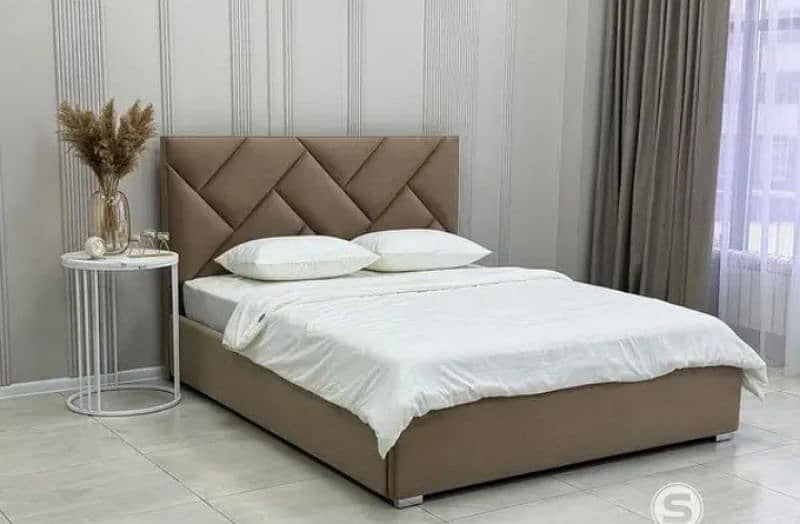 King Bed with side tables/03019225195 10