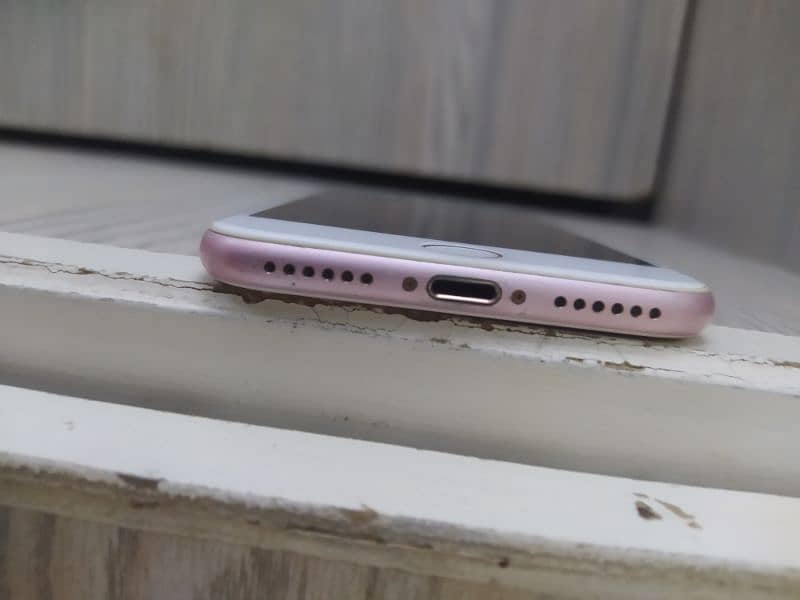 iPhone 7: colour rose pink 3