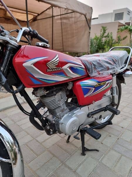 Honda CG125 Red. Excellent Condition 4