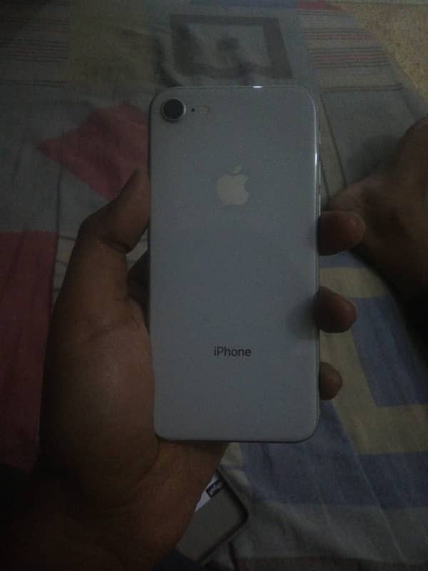 Iphone 8 64gb 10by10 white colour 2