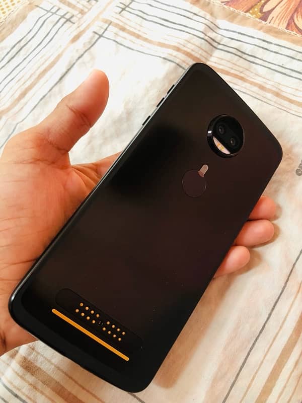 Moto Z2 Force 6