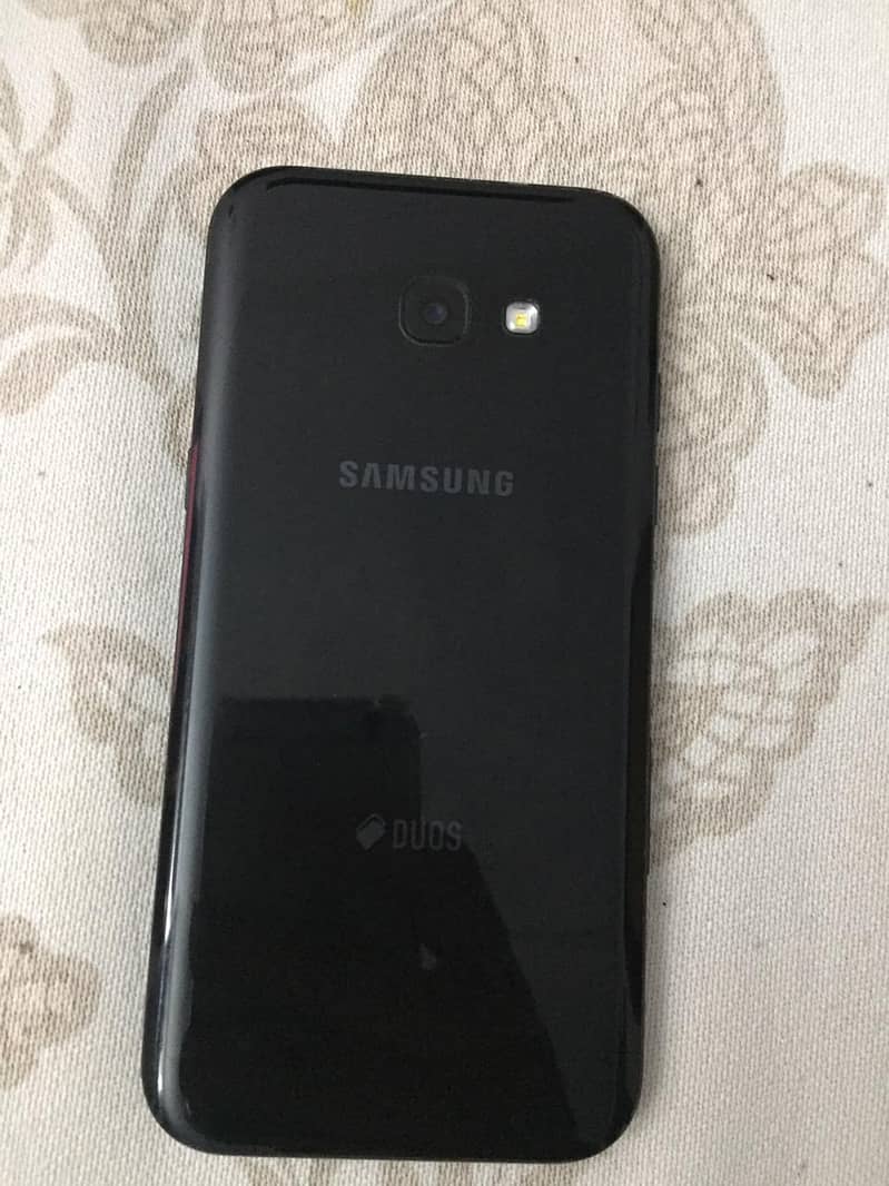 Samsung Galazy A7 (2017) 1