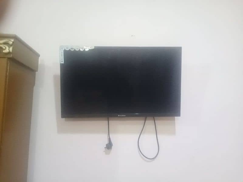 32 inch LCD for sale 6