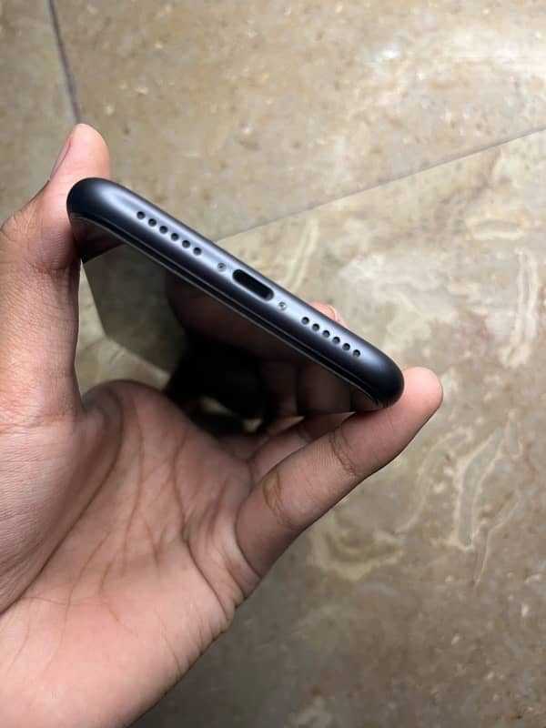 iphone 11 with box JV non PTA 1