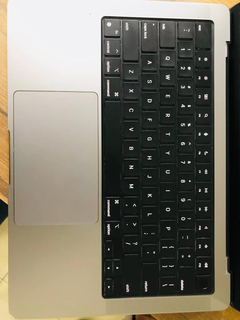 Macbook Pro M1 14 inches (16/1tb) Complete Box 7