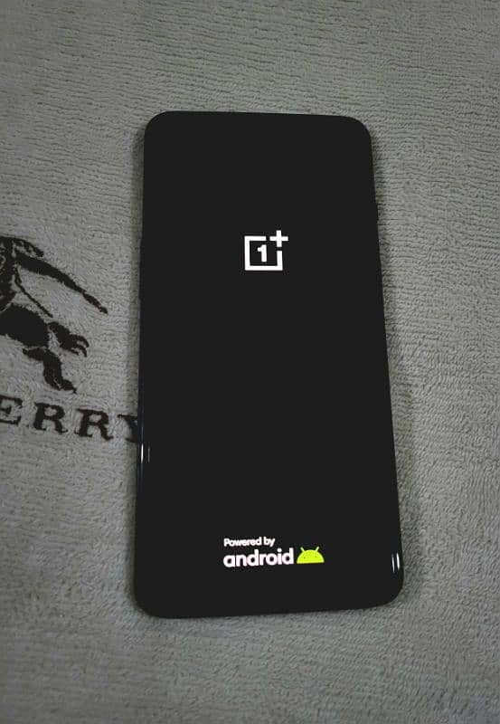 ONEPLUS 7 DUAL SIM 8GB 256GB ONLINE PTA BACK MINOR CRACKED. 4