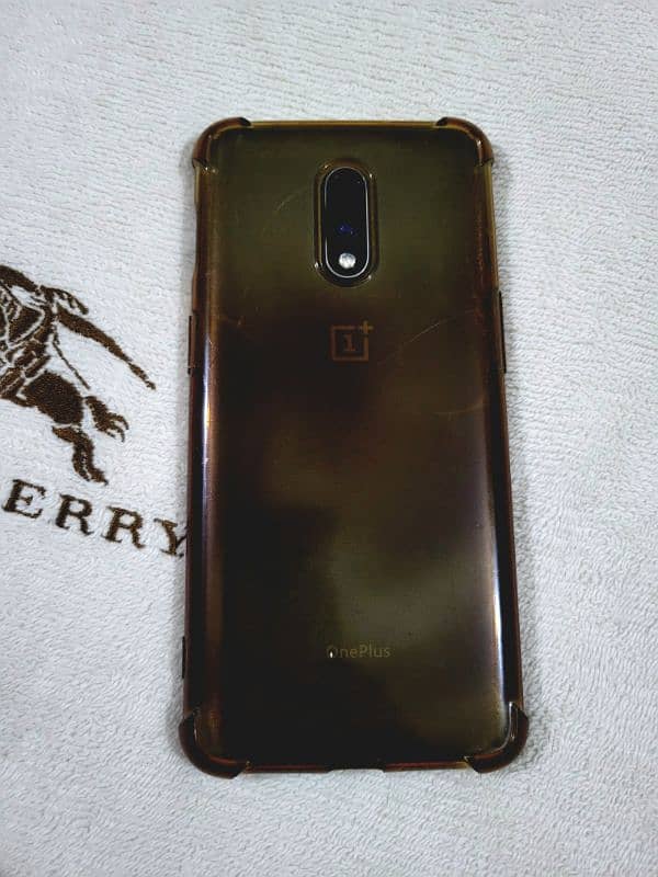 ONEPLUS 7 DUAL SIM 8GB 256GB ONLINE PTA BACK MINOR CRACKED. 9