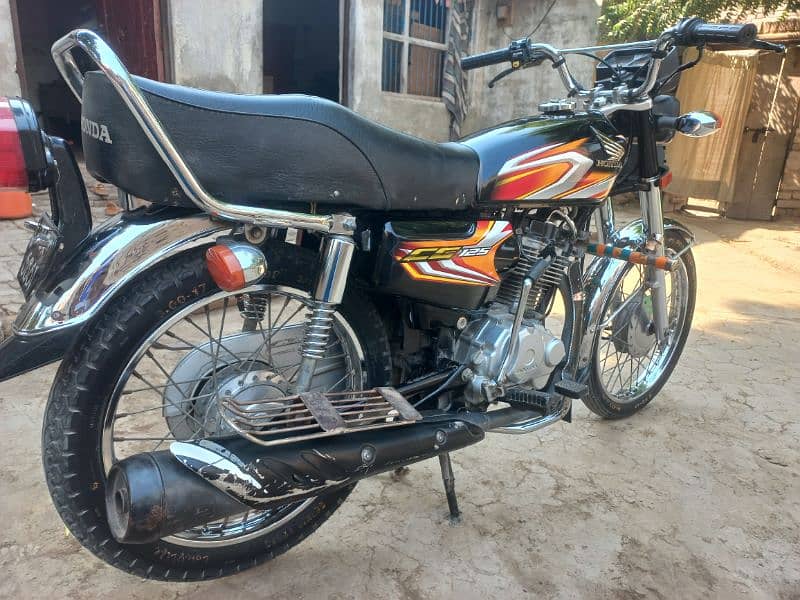 CG 125 motorcycle 0