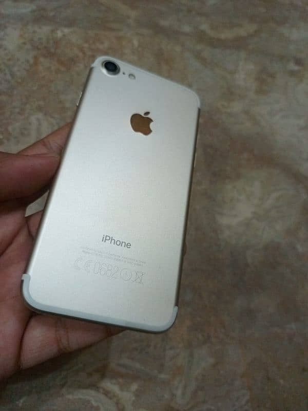 I phone 7 32 gb non PTA with box and cable 9