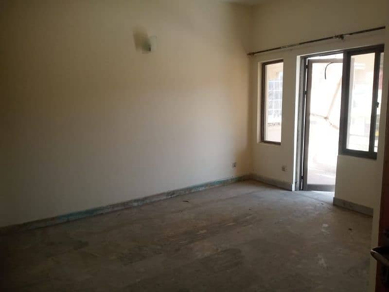 2bad flat avelebal far rent 12