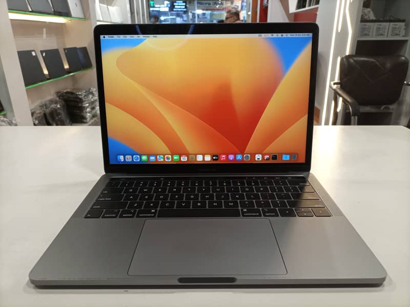 Apple MacBook Pro 13 2018 Core i7 Quad Core Processor - Laptops 1