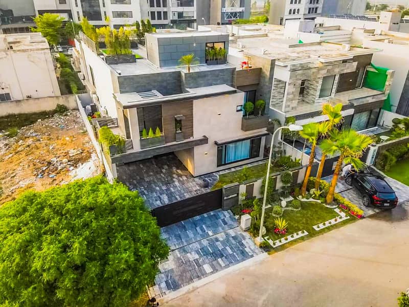 ONE KANAL LUXURIOUS MODERN DESIGN HOUSE WITH BASEMENT AT VERY HOT LOCATION NEAR PARK 36