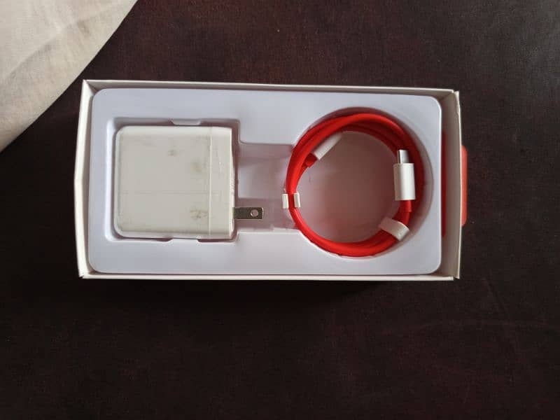 OnePlus charger 65 W 0