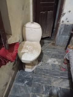 Commode for sale 8000