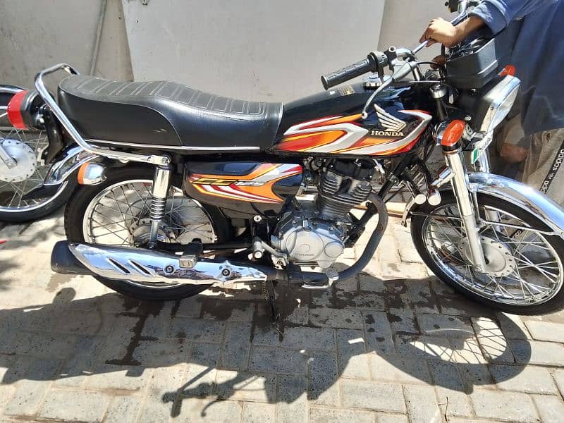 Honda 125 2022 model urgent sale 4