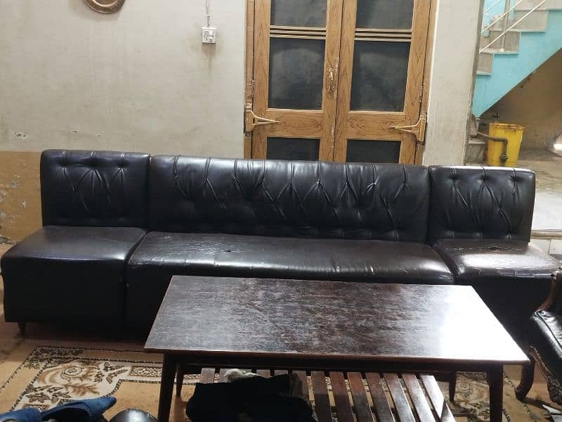 1sofa can damage 2