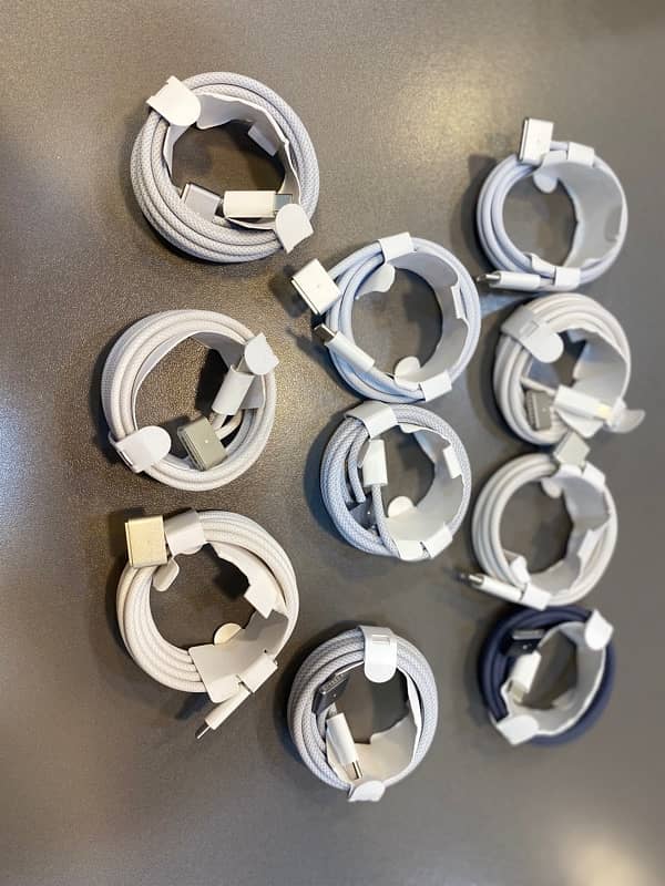 Apple Original Type-C to Megasafe 3 Cables and 140W adapters 1