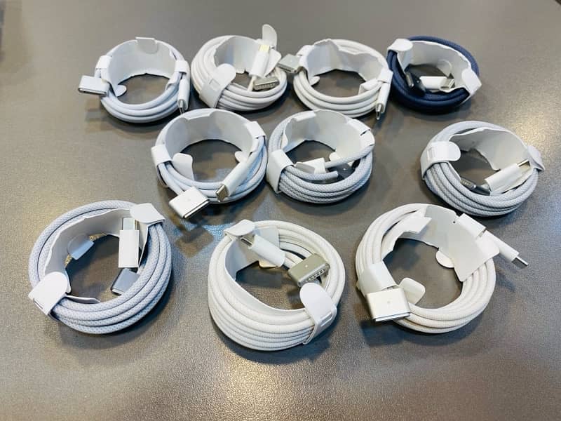 Apple Original Type-C to Megasafe 3 Cables and 140W adapters 2