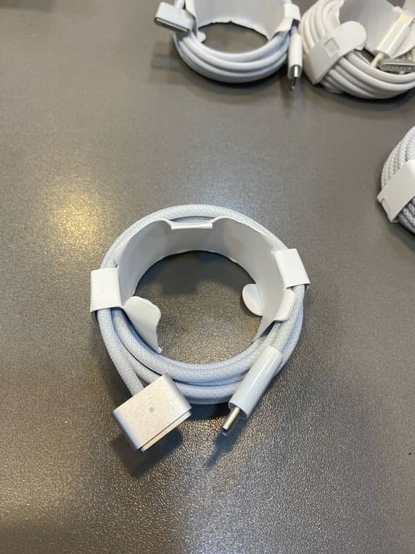 Apple Original Type-C to Megasafe 3 Cables and 140W adapters 6