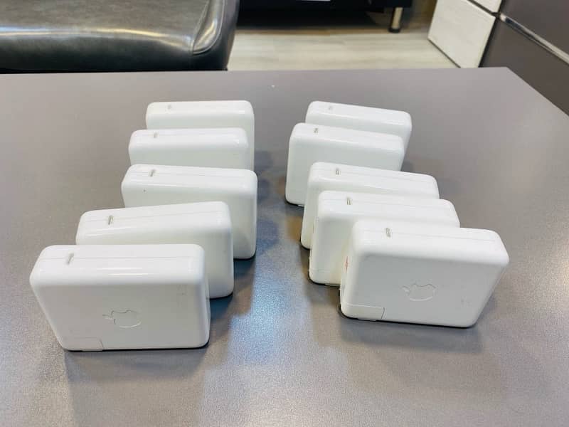 Apple Original Type-C to Megasafe 3 Cables and 140W adapters 10