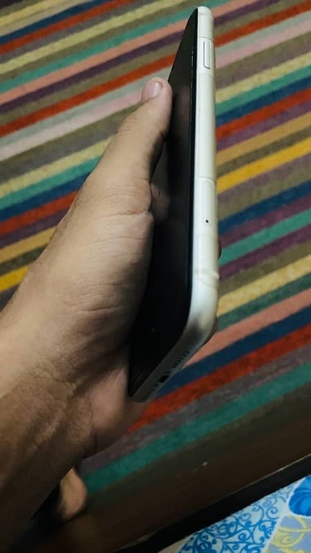 iphone 11 non pta jv all of no any foult gb 64 ha b\h 80 4