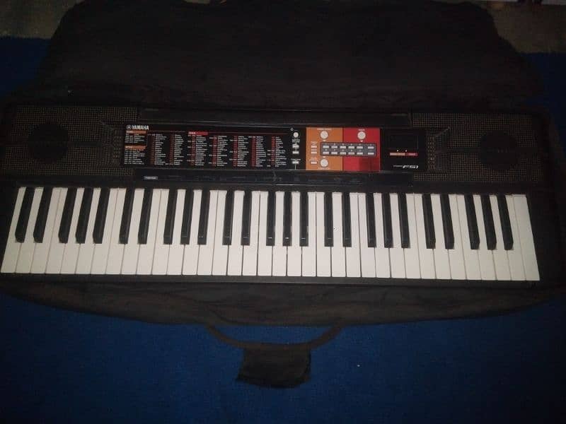 piano Yamaha F51 2