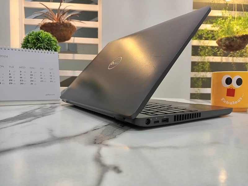 I7 Dell latitude 5500 | 8th Gen | 8/256 | UHD Graphics 3