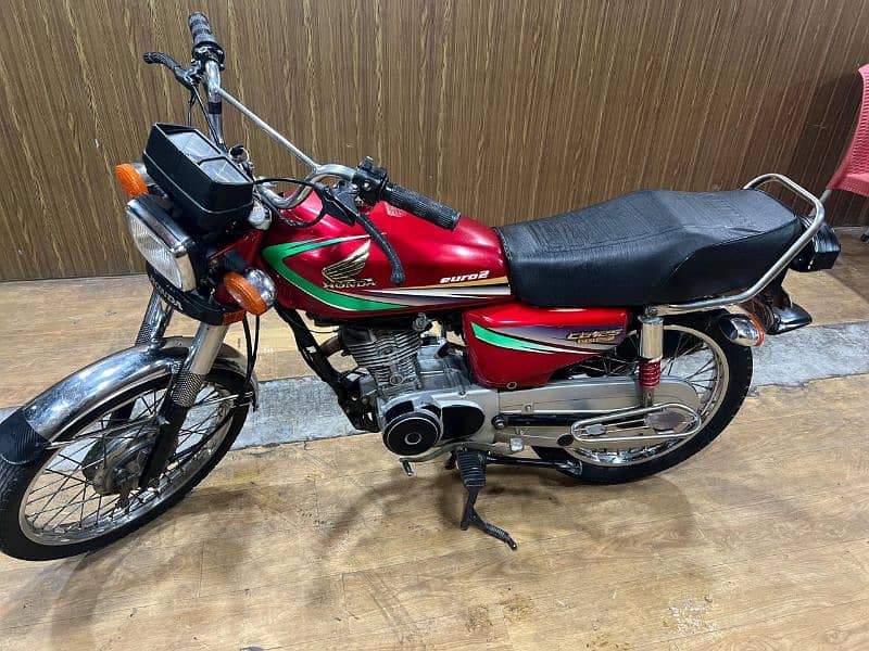 Honda cg125 2013 , new condition lush 1