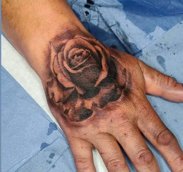 Ømi Tățțŏŏ Ṣ̌ţŭđįŏ PROFESSIONAL TATTOO STUDiO• TATTOING & PRESING• • • 12