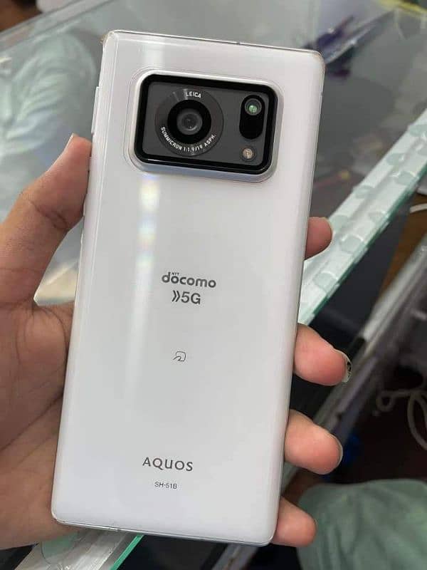 Aquos R6 12/128 1