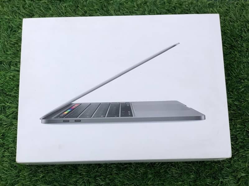 APPLE MACKBOOK Pro 2017 /256GB/  For sale WhatsApp Num #03265949331 6