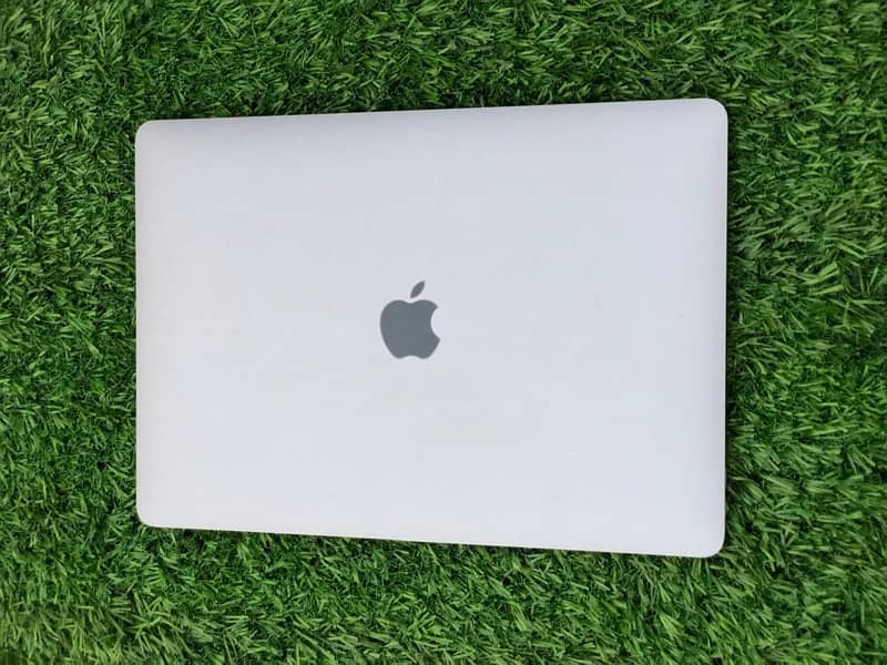 APPLE MACKBOOK Pro 2017 /256GB/  For sale WhatsApp Num #03265949331 0