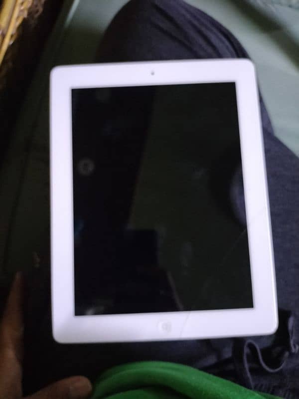 4 generation  Apple I pad 0