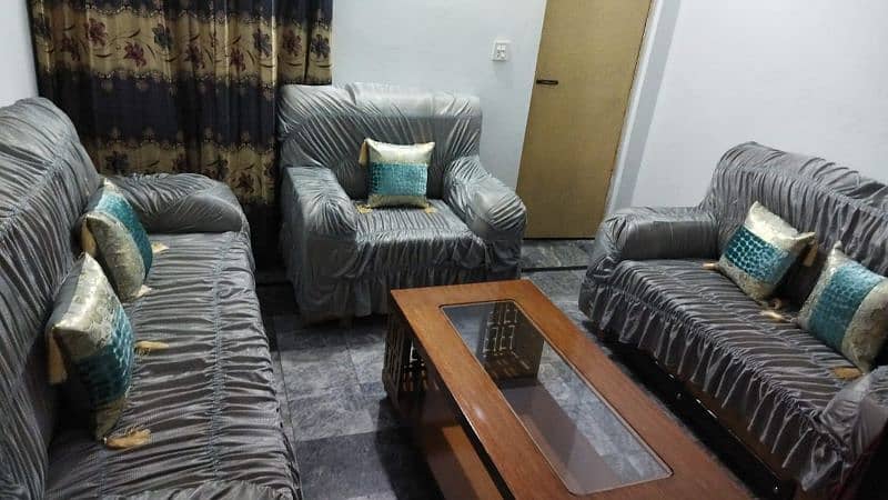 Sofa set just like brand new with table 0