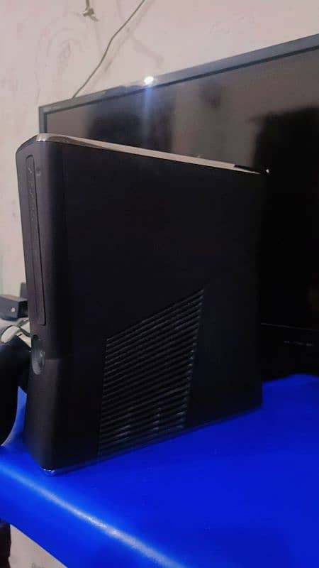 Xbox 360 slim 320GB 3