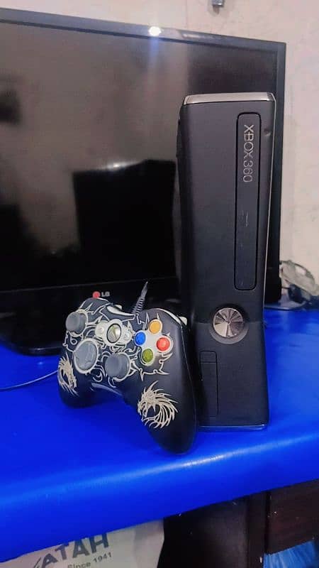 Xbox 360 slim 320GB 4