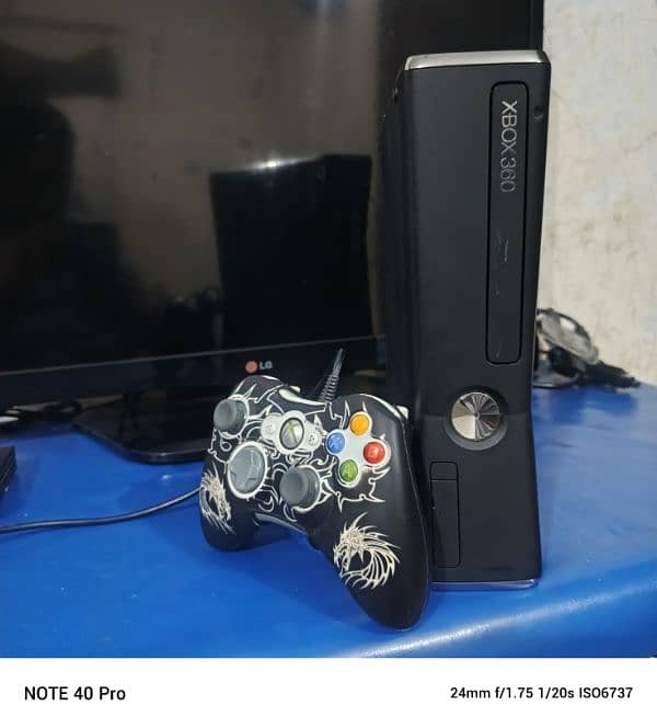 Xbox 360 slim 320GB 16