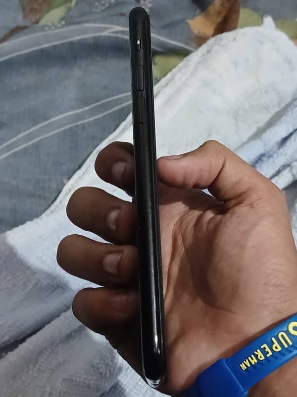 urgent Sale IPhone 7 3