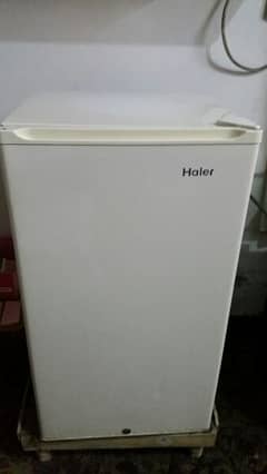 Haier Fridge: White Colour