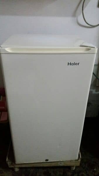 Haier Fridge: White Colour 0