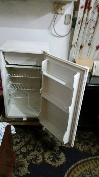 Haier Fridge: White Colour 1