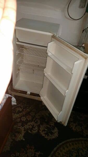 Haier Fridge: White Colour 4