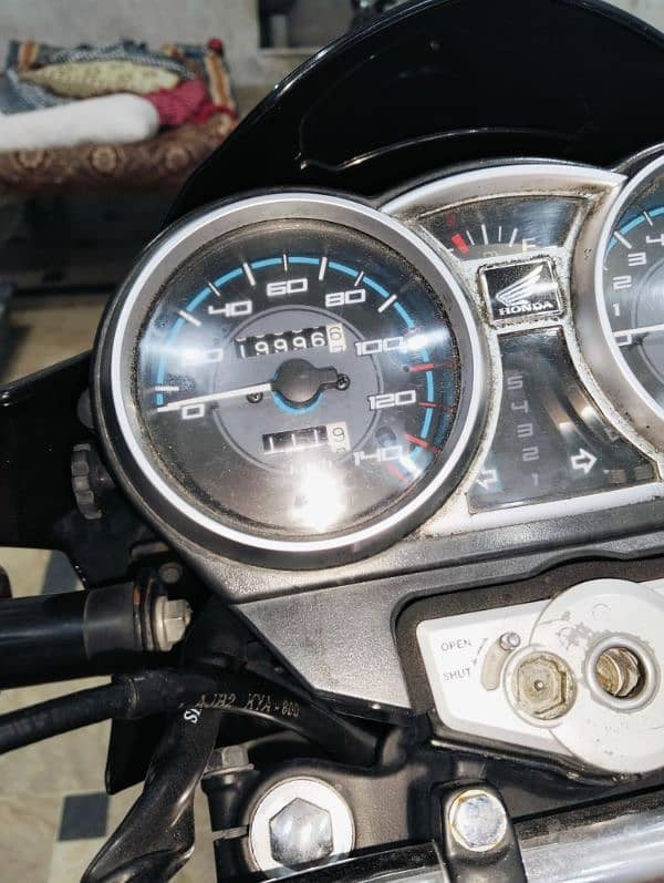 Honda CB 150F new condition for urgent sale 4