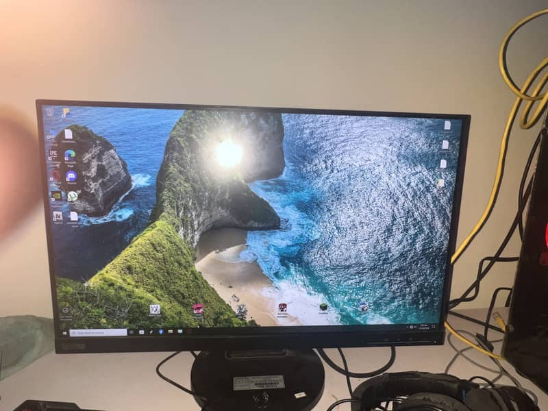 LENOVO THINKVISION 2k resolution gaming monitor with borderless screen 14