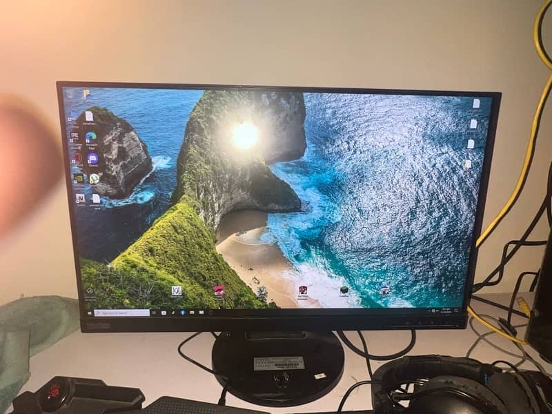 LENOVO THINKVISION 2k resolution gaming monitor with borderless screen 16