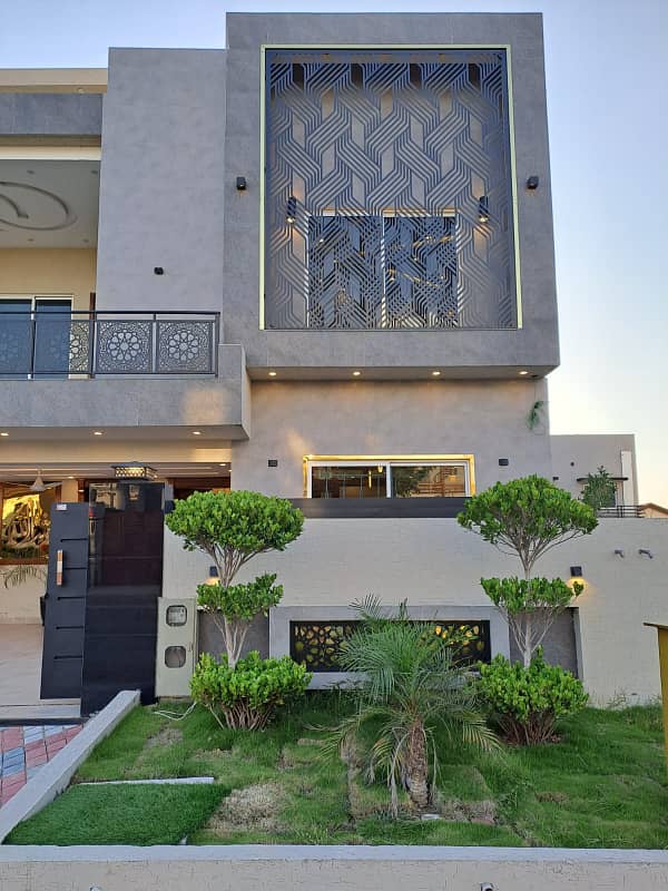 10 Marla House at Bahria Town Rawalpindi F-1 at Reasonable Price 4