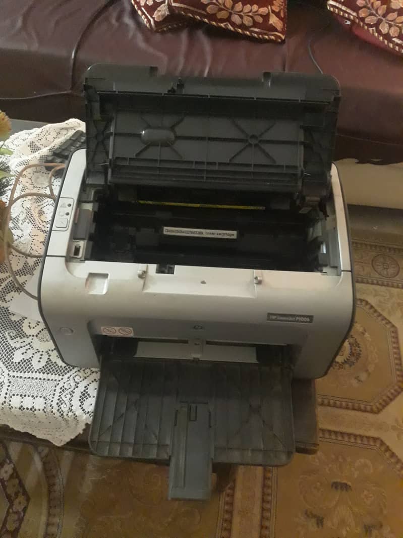 Hp laser jet p1006 with new towner 5