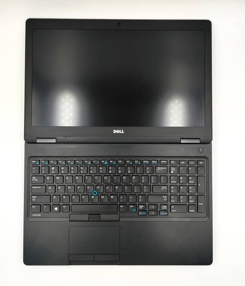 DELL LATITUDE E5580 CORE i7 7th GEN 8GB DDR4 / 256 SSD 4