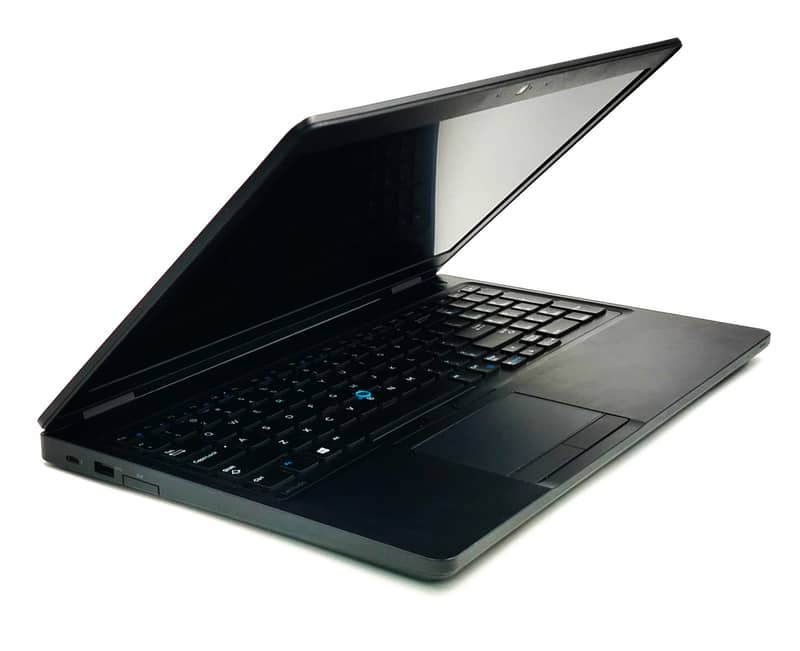 DELL LATITUDE E5580 CORE i7 7th GEN 8GB DDR4 / 256 SSD 7